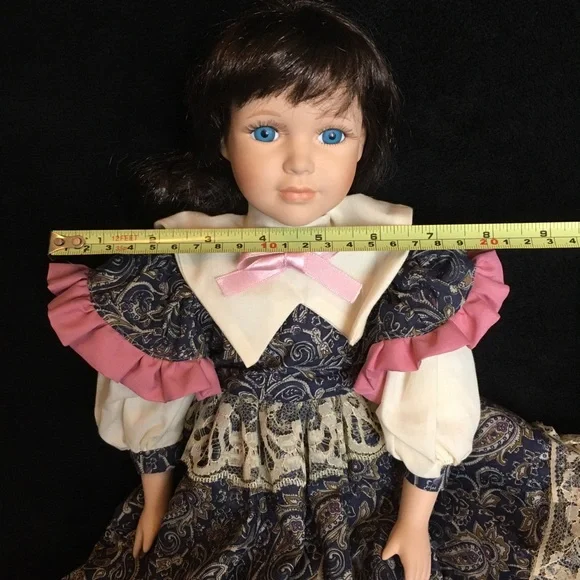VINTAGE Porcelain Doll - Picture 16 of 16